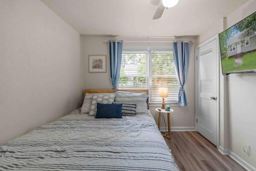 Beach Bungalow - 1 Block To Beach - Pets Welcome! Norfolk Exterior foto