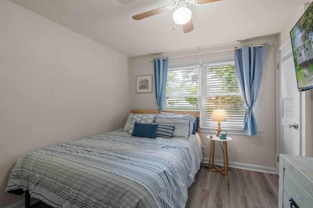 Beach Bungalow - 1 Block To Beach - Pets Welcome! Norfolk Exterior foto